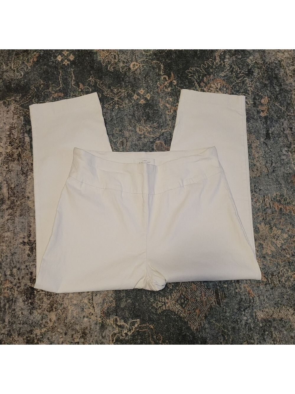 NWOT New Directions Size 10 White Capris